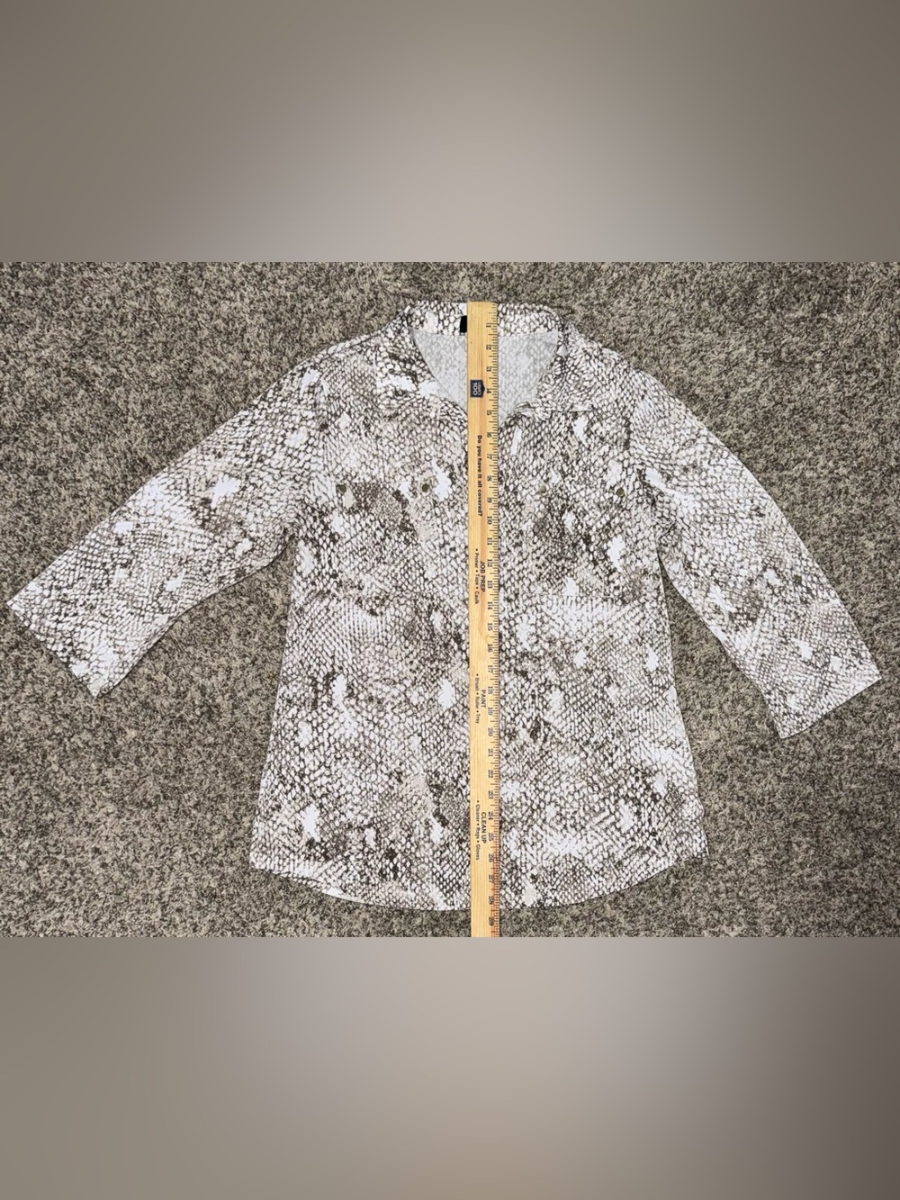 Jones New York Snake-Print V-Neck Blouse! Size Medium. π - Picture 10 of 12